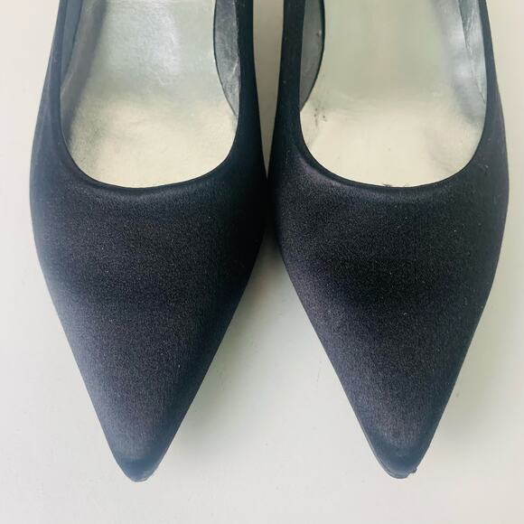 Stuart Weitzman Size 10 Poco Black Satin Pumps Kitten Heels Pointed Toe Classic - Picture 7 of 14